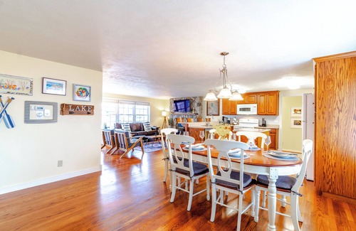 Stroh House | Spacious 4BR Lakehouse Getaway on All-Sports Big Turkey Lake!
