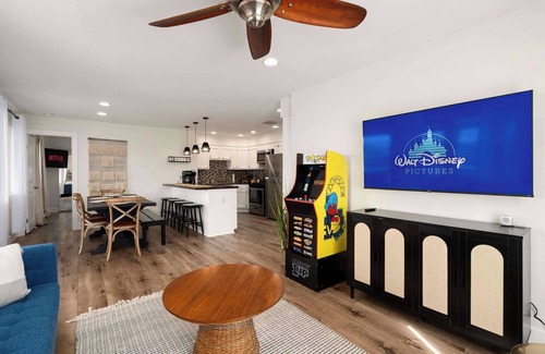 Bay Ho House | Spacious 4BR Outdoor Kitchen, Hot Tub & Fun