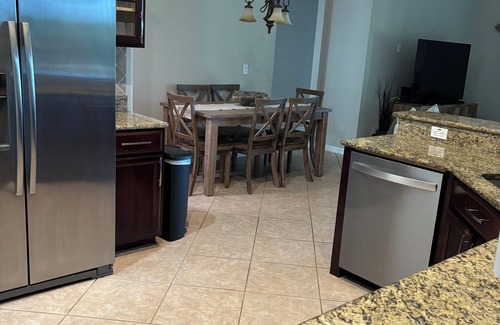 Ocoee House | Spacious 4BR Retreat 2 Master suites near Disney. Perfect for families