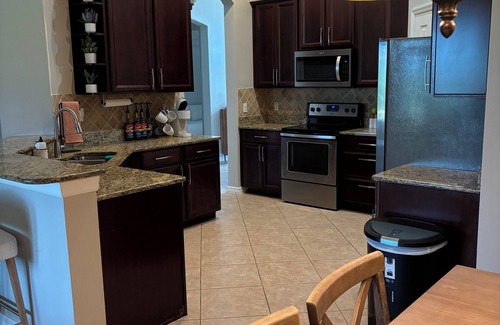 Ocoee House | Spacious 4BR Retreat 2 Master suites near Disney. Perfect for families