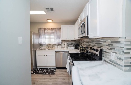 Montgomery Apartment | Spacious 4BR Work or Play Getaway Close to DT!