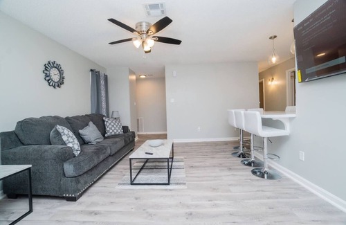 Montgomery Apartment | Spacious 4BR Work or Play Getaway Close to DT!