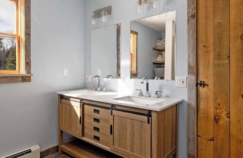 South Londonderry Cabin | Spacious 5-bedroom lodge in private South Londonderry with WiFi, AC