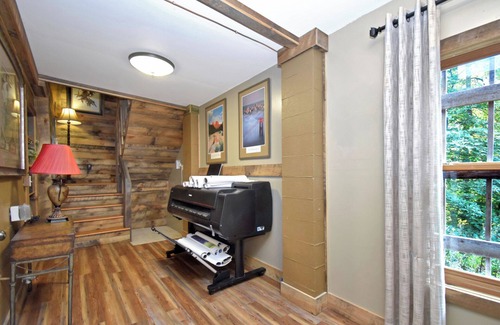 Altamont House | Spacious 5-bedroom house in charming Linville Falls near ski resorts!