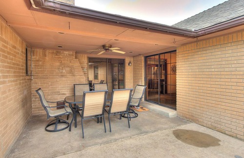 South Oklahoma City House | Spacious 5-bedroom house with AC, WiFi in phenomenal Oklahoma City