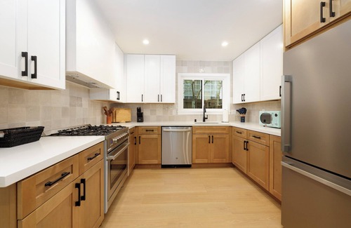 East Beach House | Spacious 5-bedroom Beach Home w/Spa, Sauna+ Game Room ~ Walk to the beach!