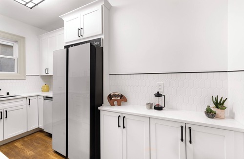 Boulevard Park House | Spacious 5-bedroom bungalow in charming Sacramento with AC
