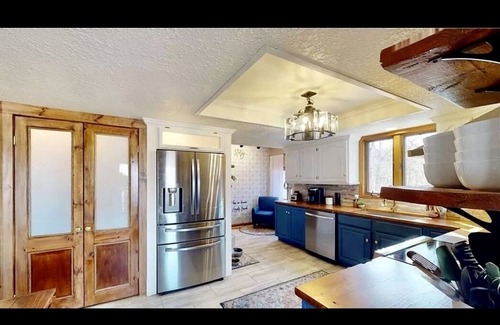 Linn Creek House | Spacious 5 Bedroom House ON THE LAKE, Private Dock, rent 2nd house next door!