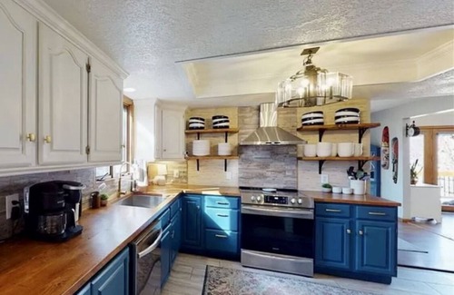 Linn Creek House | Spacious 5 Bedroom House ON THE LAKE, Private Dock, rent 2nd house next door!