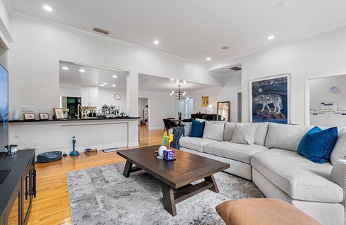 Crescent Park House | Spacious 5-bedroom house with AC and WiFi in tranquil Palo Alto