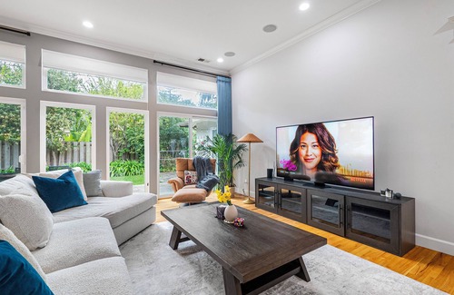 Crescent Park House | Spacious 5-bedroom house with AC and WiFi in tranquil Palo Alto