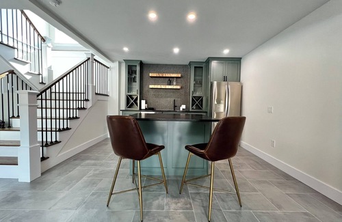 East Hill House | Spacious 5 Bedroom house with option to heat pool