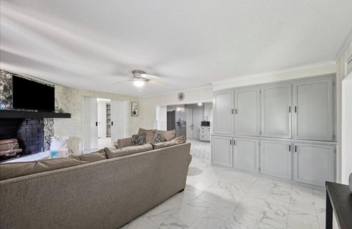 Deweyville House | Spacious 5-Bedroom Home in Orange