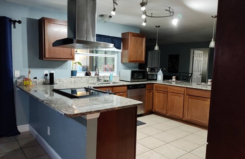 Longwood House | Spacious 5-bedroom house with WiFi, AC in charming Longwood