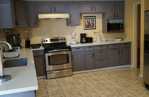 Edenvale House | Spacious 5-bedroom house in enjoyable San Jose with WiFi, AC