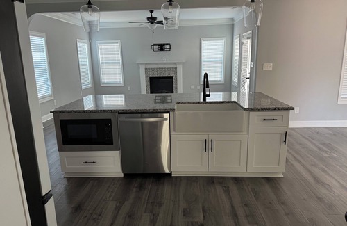 Rockfish House | Spacious 5-bedroom house in brilliant Raeford with WiFi, AC