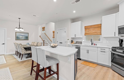 Bayside House | Spacious 5-bedroom house with Golf simulator in Berlin