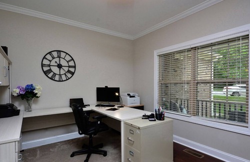 Durham House | Spacious 5 Bedroom House, Walk to the Eno River & Trails, 10 min from Duke/RTP