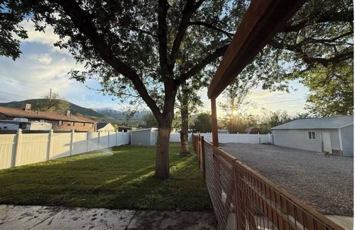 Magna House | Spacious 5-bedroom house within 15 mins of Salt Lake City airport