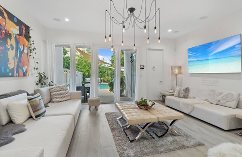 Coral Way House | Spacious 5-bedroom house Best Location