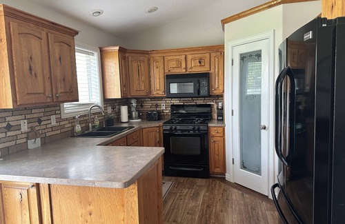 Idaho Falls House | Spacious 5-bedroom house with hot tub, WiFi, and 80 inch big screen TV