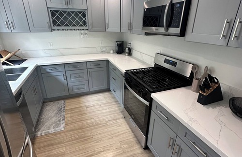 Northridge House | Spacious 5-bedroom house in enchanting Northridge with WiFi, AC