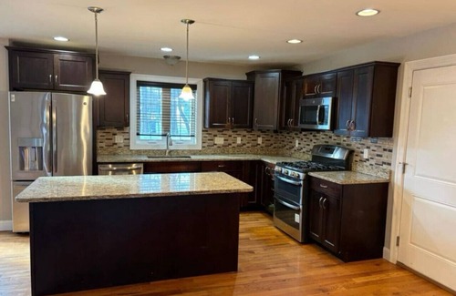 Plantsville House | "Spacious 5-Bedroom Retreat for Families & Groups"