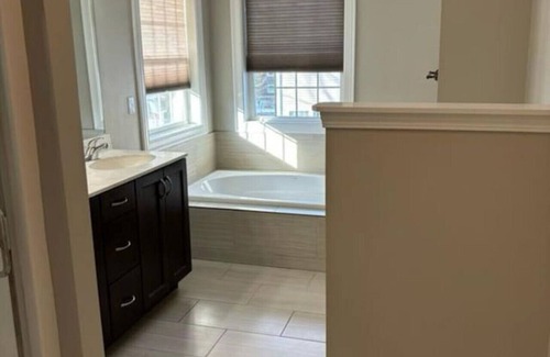 Plantsville House | "Spacious 5-Bedroom Retreat for Families & Groups"