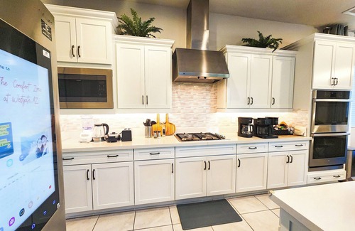 Glendale House | Spacious 5 BR/4 BA w/Pool , Walk to Westgate ,Close to Stadium & Fun