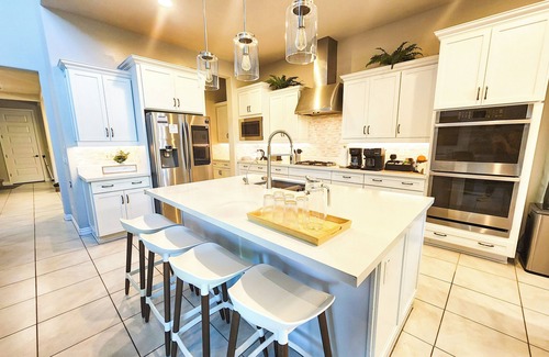 Glendale House | Spacious 5 BR/4 BA w/Pool , Walk to Westgate ,Close to Stadium & Fun