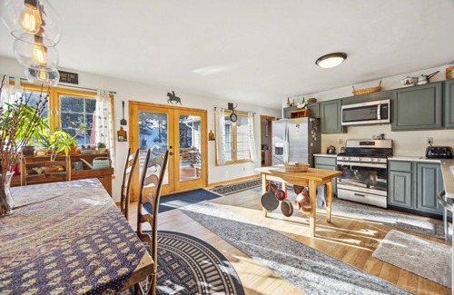 Green Mountain Falls House | Spacious 5-bedroom house in serene Green Mountain Falls with AC, WiFi