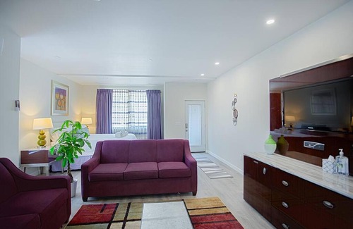 Bankers Hill Apartment | Spacious 500 sqft Studio with Balboa Park View