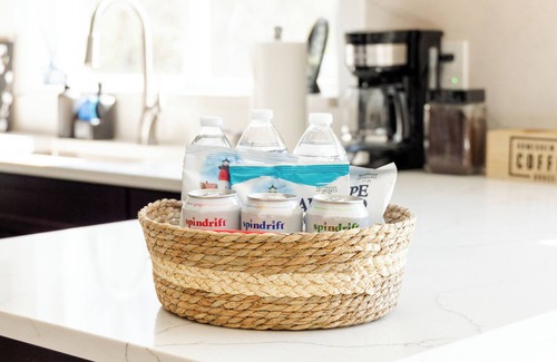 Burnsville House | Spacious 5BR Family Retreat w/In-Law Suite & Park Access – Near Mall of America