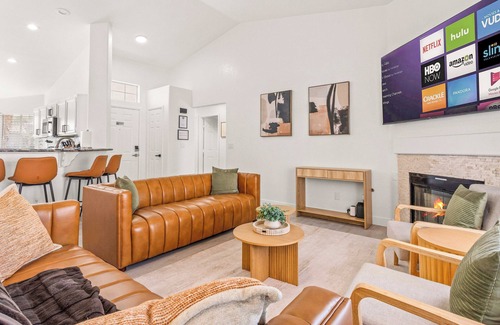 North Las Vegas House | Spacious 5BR House w/Heated Pool + Jacuzzi