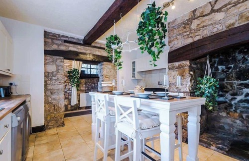 Ruthin House | Spacious 5BR Home w/Game Room