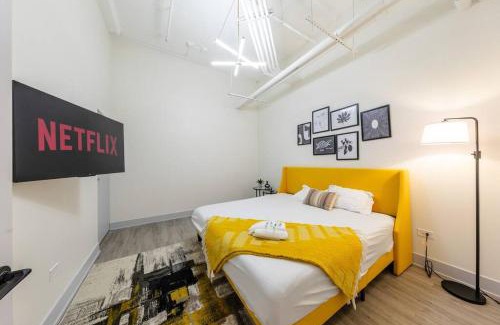 Near South Side Apartment | Spacious 5BR Luxury Suite Perfect for Groups with Gym Access and Optional Parking Near McCormick Place, Grant Park and Soldier Field