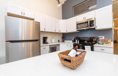Near South Side Apartment | Spacious 5BR Luxury Suite Perfect for Groups with Gym Access and Optional Parking Near McCormick Place, Grant Park and Soldier Field