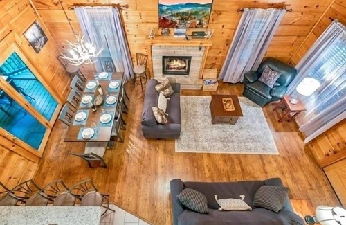 Pigeon Forge Cabin | Spacious 5BRCabin | Hot Tub,Theater,Arcade & More!