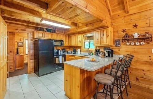 Pigeon Forge Cabin | Spacious 5BRCabin | Hot Tub,Theater,Arcade & More!