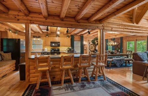 Skyland Cabin | Spacious 6-bedroom lodge in lovely Hendersonville