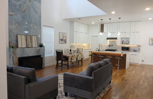 West Dallas House | Spacious 6-bedroom and 3.5 bathrooms.