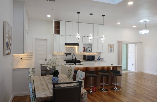 West Dallas House | Spacious 6-bedroom and 3.5 bathrooms.