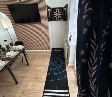 Erdington House | Spacious 6-Bedroom Home Erdington Free Parking for 3-Vans 3-Showers 4-WCs Near M6 J6 City Centre Airport NEC Contractors Groups & Long Stay