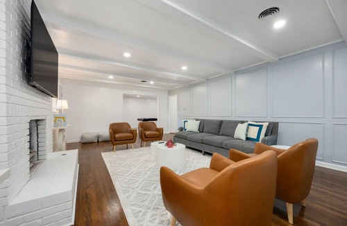 Norman House | Spacious 6-Bedroom Home Near OU Campus-Perfect for Game Day!