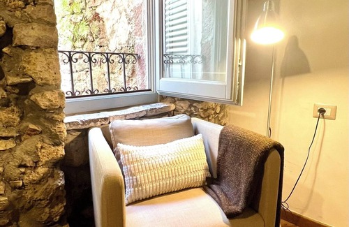 Bosa Historic Centre House | Spacious 6-bedroom house in enchanting Bosa with professional kitchen, A/C