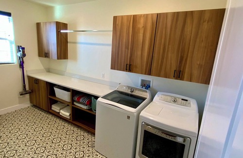 Kanab House | Spacious 6-bedroom house in charming Kanab with WiFi, AC and outdoor amenities