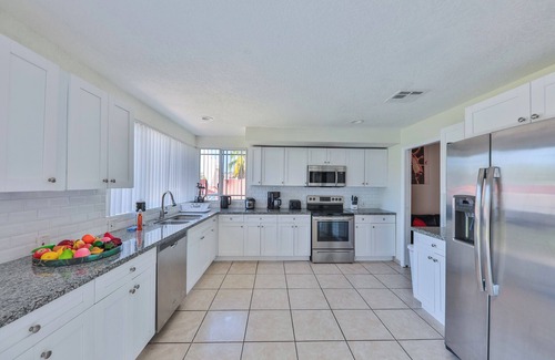 Ives Estates House | Spacious 6-bedroom Miami Heat Mansion