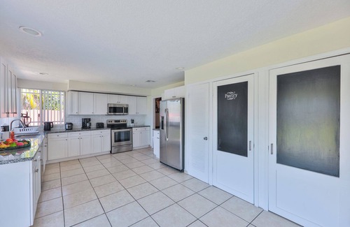 Ives Estates House | Spacious 6-bedroom Miami Heat Mansion