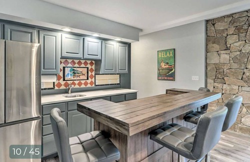 Osage Beach House | Spacious 6-bedroom house in charming Osage Beach with AC, WiFi