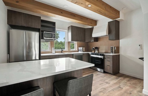 Kerns House | Spacious 6BR - New Spanish Home in Best Kerns Spot